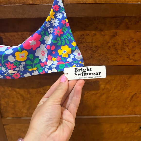 Bright Swimwear Top - Picture 3 of 4